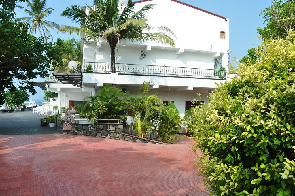 Goviyapana Beach Hotel Ahangama Exterior photo